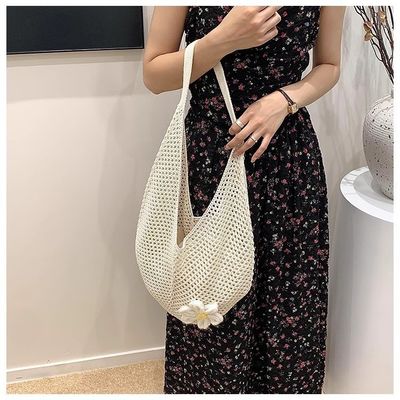 Korean Style 2025 New Arrival Vacation Knit Bag Women's Shoulder Tote Bag Lazy Style Knit Openwork Floral Decoration Beach Bag