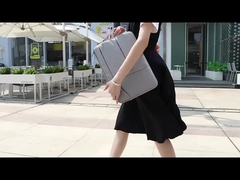 ラップトップは袋を運ぶ